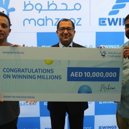  فائزان يتقاسمان الجائزة الأولى بقيمة 10،000،000 درهم إماراتي