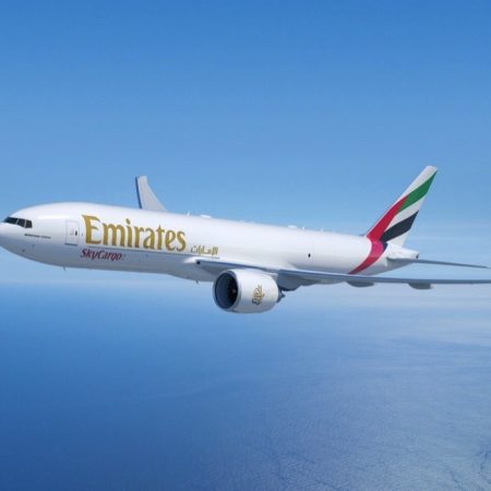 طيران الإمارات تطلب 5 طائرات شحن بوينج 777-300LR جديدة